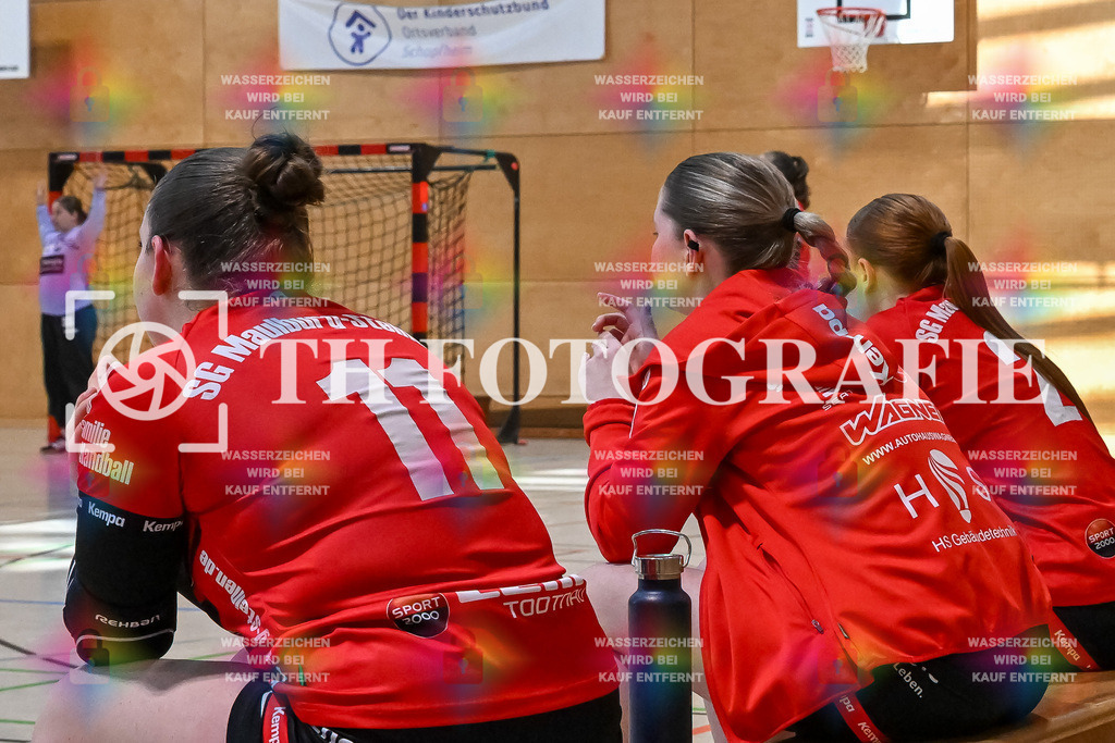 GER, SG Maulburg/Steinen - HB Kinzigtal, Frauen-Handball, Oberliga Suedbaden, 21. Spieltag, Saison 2024/2025, 06.04.2025 | Laura Traeber (SG Maulburg/Steinen, #11), Tamara Posovzky (SG Maulburg/Steinen, #09), Denise Kahrsch (SG Maulburg/Steinen, #21)GER, SG Maulburg/Steinen - HB Kinzigtal, Frauen-Handball, Oberliga Suedbaden, 21. Spieltag, Saison 2024/2025, 06.04.2025Foto: TH Fotografie/Thomas Hess
