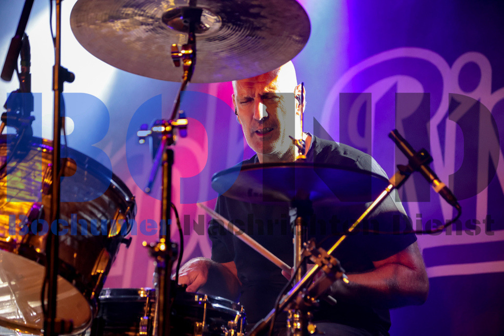 Purple Rising  {date} -  | {headline}(Foto: Sebastian Sendlak / BOND) - Realisiert mit Pictrs.com