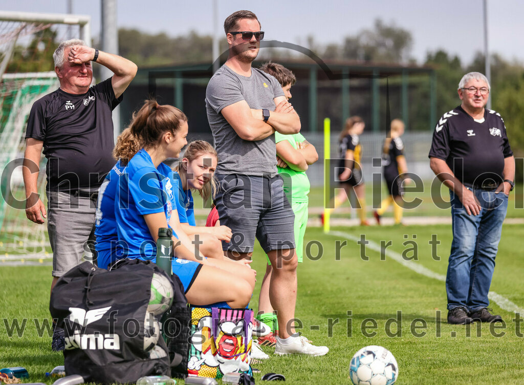 2023-09-03_071_Teamware_Cup_2023 | Oberding, Deutschland, 03.09.2023:
Fußball, TS Teamwear Cup 2023, Vorrunde, FC Schwaig gegen FC Langengeisling, Endergebnis: 

Foto: Christian Riedel / fotografie-riedel.net