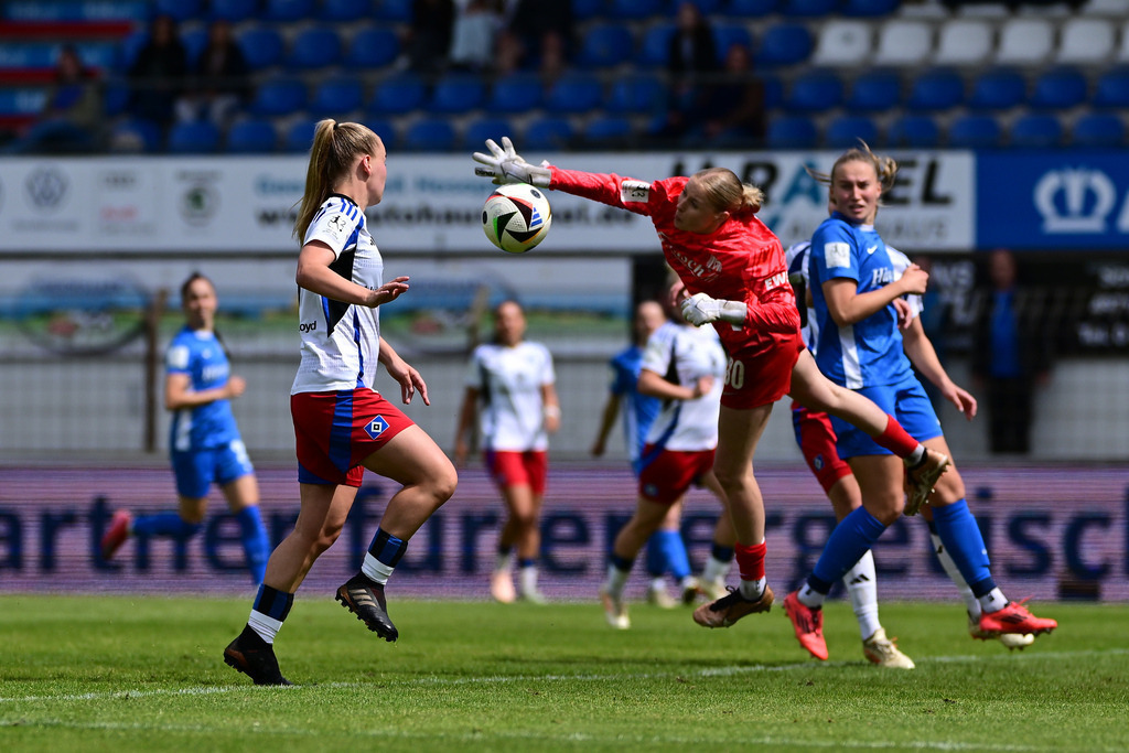 Fußball I Frauen I Saison 2024-2025 I 2. Bundesliga I 26. Spieltag I SV Meppen - Hamburger SV | Der Sportfotograf. - Realisiert mit Pictrs.com