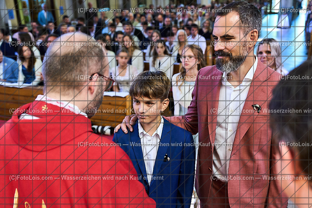 ALP0796_PfarrFirmung Wieselburg_Firmvorgang | (C)FotoLois.com, Alois Spandl, Firmung in der Pfarrkirche Wieselburg mit Generalvikar Dr. Christoph Weiss, Dechant Pfarrer Daniel Kostrzycki und Monignore Franz Dammerer, Sa 15. Juni 2024.