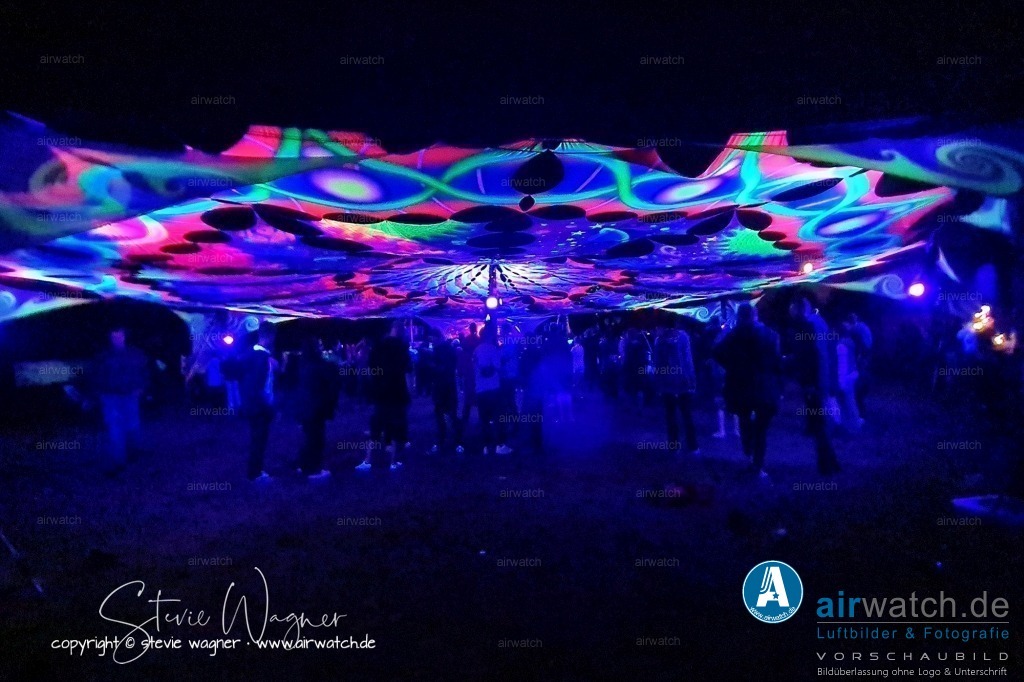 Bachblyten® Festival 2023 | Entdecken Sie atemberaubende Luftbilder und Fotografien auf airwatch.de - Tauchen Sie ein in eine Welt voller faszinierender Aufnahmen aus der Vogelperspektive.