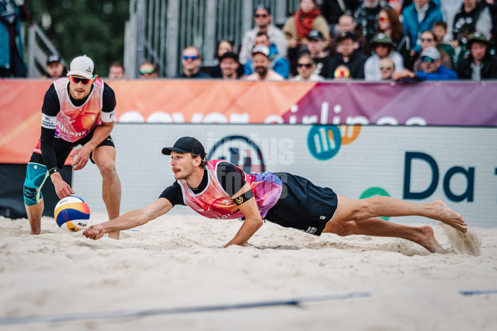 Beachvolleyball | Männer | German Beach Tour 2024 | Tourstop Bremen | 09.06.2024 | Paul Henning macht sich lang für den Ball