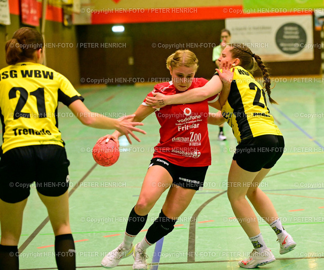 20230423-3668-haba-wei-fritzlar-HENFOTO | 23.04.2023 Handball Frauen Oberliga Saison 2022 2023 HSG Weiterstadt Braunshardt Worfelden - SV G. Fritzlar II (27:20) v. l. Anna Holeczy (4 Fritzlar) Lena Rosenberg (20 Weiterstadt) (Foto: Peter Henrich) - Realisiert mit Pictrs.com