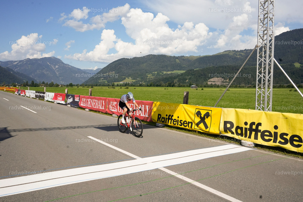 942_20230817_Bewerb_Maenner_Muehlanger | AUT - OESTERREICH, 2023-08-16: SPORT RENNRAD-FAHREN - 55. INTERNATIONALER RADWELTPOKAL IN ST. JOHANN IN TIROL  - Vintage-Radrennen mit WM-Bronze-Medaillen-Siegerin Christina Schweinberger, den Teilnehmer und Alexander Baumann (vom Orginastions-Team) - TAG 2 BEWERB MAENNER IN SECHS GRUPPEN  ; Foto: Roland Muehlanger
