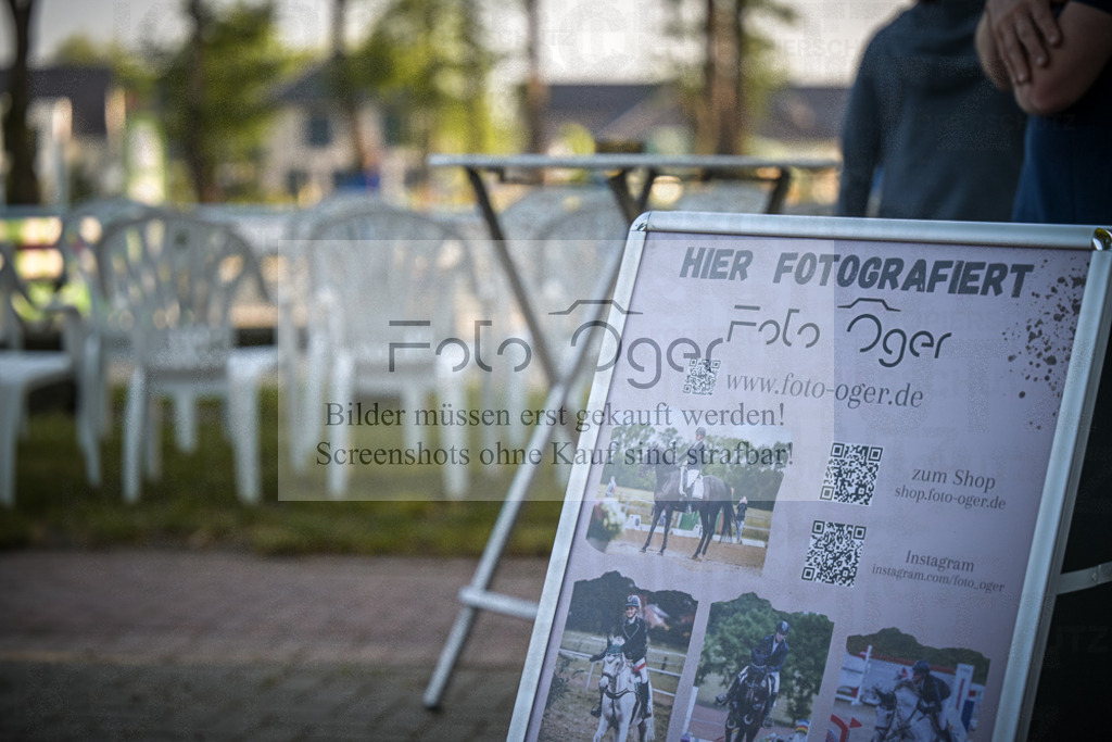 DOS_3585 | Entdecke hochwertige Reitturnierfotos von Foto Oger. Professionell, emotional und authentisch – jetzt Lieblingsmomente im Shop bestellen.Deutschlandweite Turnierfotografie. - Realisiert mit Pictrs.com