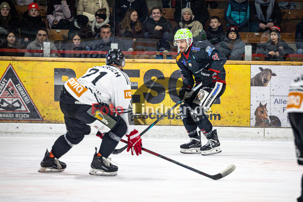 Peißenberg MINERS gegen ESV Burgau 2000 | Eishockey Bayernliga 2025/26 Vorrunde 21. Spieltag, Peißenberg MINERS gegen ESV Burgau 2000, 20251226,Dominik EBENTHEUER (MINERS 91) in Aktion,2025-12-26 in Peißenberg (flatbuy Arena Peißenberg), Dominik EBENTHEUER (MINERS 91)Copyright: WolfgangxLindner www.foto-lindner.de