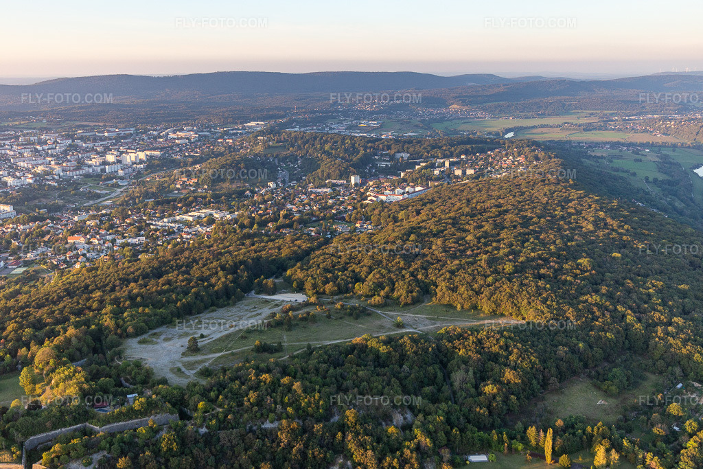 Aerial view: Grand Desert sur Bregille in the district Brégille in Besançon in the state Doubles, France. – Photo: IMG_129687.jpg taken on 09/23/2021 by Werner Riehm/FLY-FOTO.com – Resolution of the original: 5472 x 3648 px