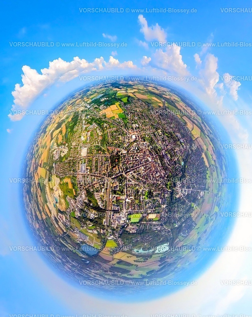 Beckum230891011 Uebersicht Mitte 2000ft-topaz | Luftbild, Ortsansicht Beckum-Mitte mit StadtZentrum und Wallstraßen, Wolken, Erdkugel, Fisheye Aufnahme, Fischaugen Aufnahme, 360 Grad Aufnahme, tiny world, Beckum,  Münsterland, Nordrhein-Westfalen, Deutschland