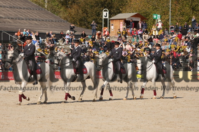 Marbach_Hengstparade_2024 (107) | Alle Fotos der Reiterjournal Fotografin Doris Matthaes im Reiterjournal Online-Fotoshop. - Realizado com Pictrs.com