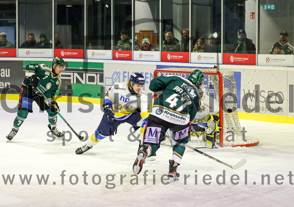 2026-01-09_116_TSV_Erding_gegen_Stuttgart_Rebels | Erding, Deutschland, 09.01.2026:Eishockey, Oberliga Süd 2025 / 2026, 35. Spieltag, TSV Erding gegen Stuttgart Rebels, Endergebnis: Louis Trattner (Erding Gladiators, #7), Marco Pfleger (Erding Gladiators, #47), Torwart Nick Jordan Vieregge (Stuttgart Rebels, #29)Foto: Christian Riedel / fotografie-riedel.net