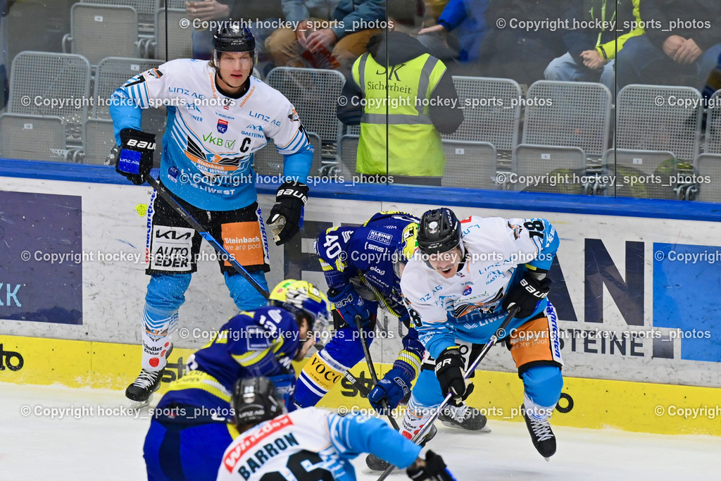 EC IDM WÄRMEPUMPEN VSV vs. Steinbach Black Wings Linz | #18 Ken Ograjensek Black Wings Linz, #40 Elias Wallenta EC VSV, #7 Brian Lebler Black Wings Linz, EC IDM WÄRMEPUMPEN VSV vs. Steinbach Black Wings Linz, EC IDM WÄRMEPUMPEN VSV vs. Steinbach Black Wings Linz am 28.11.2025 in Villach (Stadthalle Villach), Austria, (Photo by Bernd Stefan)