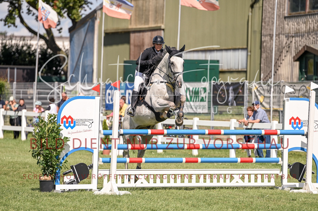 Schugtsche-Düren.2024-09.Springprf.L-99 | Schugtsche Fotografie - Realisiert mit Pictrs.com