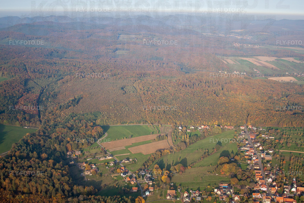 Ortsansicht | Luftbild: Ortsansicht in Nehwiller-près-Wœrth im Bundesland Bas-Rhin in Frankreich. Foto: IMG_54127.jpg vom 21.10.2012 durch Werner Riehm/FLY-FOTO.de - Realisiert mit Pictrs.com