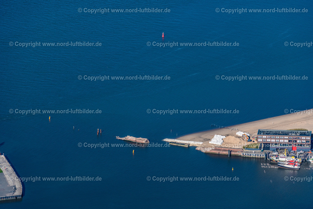 Bremerhaven_Hafenmole_Baustelle_Abruch_ELS_4906091022 | BREMERHAVEN 09.10.2022 Einsturz Überreste der Mole des historischen Seefahrtszeichen an der Mündung der Geeste in die Weser in Bremerhaven im Bundesland Bremen, Deutschland. // Collapsed remains of the pier of the historic seafaring sign at the confluence of the Geeste and the Weser in Bremerhaven in the state of Bremen, Germany. Foto: Martin Elsen