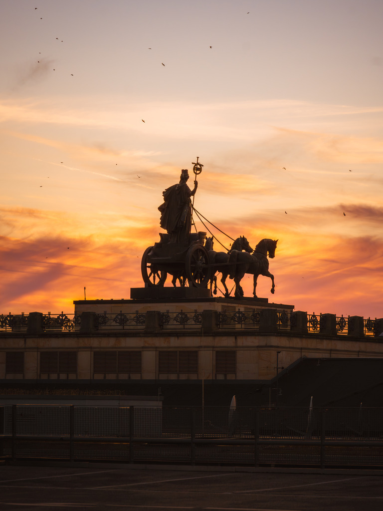 Residenzschloss | Entdecke exklusive Fotokunst aus Braunschweig: Bildband, Leinwände, Postkarten, Kalender, digitale Downloads & Bildlizenzen. Jetzt im offiziellen Beautiful Braunschweig Shop! - Realisiert mit Pictrs.com