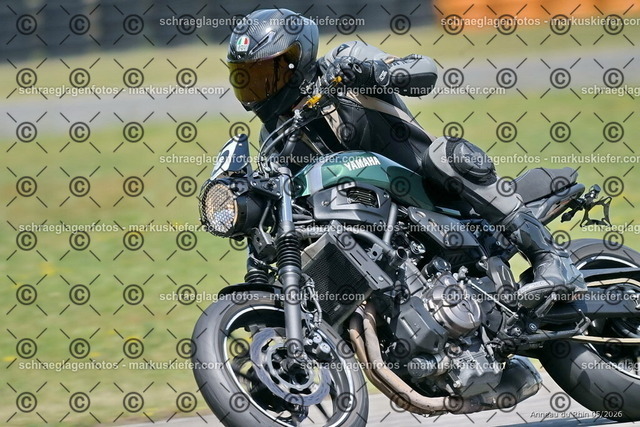 26BT02-2137 | markuskiefer.com - Realisiert mit Pictrs.com