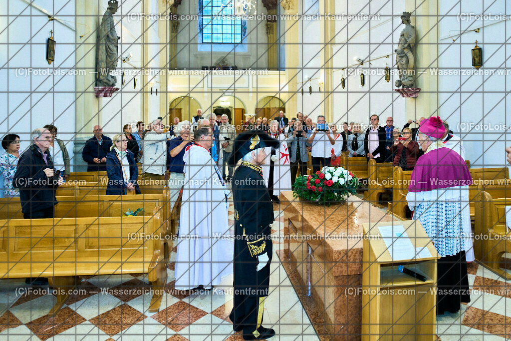 ALP3717_Jeanne de Ferrette_Kranzniederlegung_Johanna von Pfirt_Templer Orden | (C)FotoLois.com, Alois Spandl, 700stes Hochzeitsjubiläum - Albrecht II. mit Johanna von Pfirt in Thann (FR) im März 2024. Empfang des Organistionskommitees aus der Region Ferrette (Pfirt)/Thann aus dem Elsass mit Empfang durch die Stadtgemeinde und Bezirkshauptmannschaft Scheibbs im Schloss Scheibbs und anschließender Kranzniederlegung in der Kartausenkirche über der Krypta des Gründerehepaares durch Mitglieder des Templer Ordens im Beisein von Mitgliedern der Goldhaubengruppen, Fr 22. September 2023.