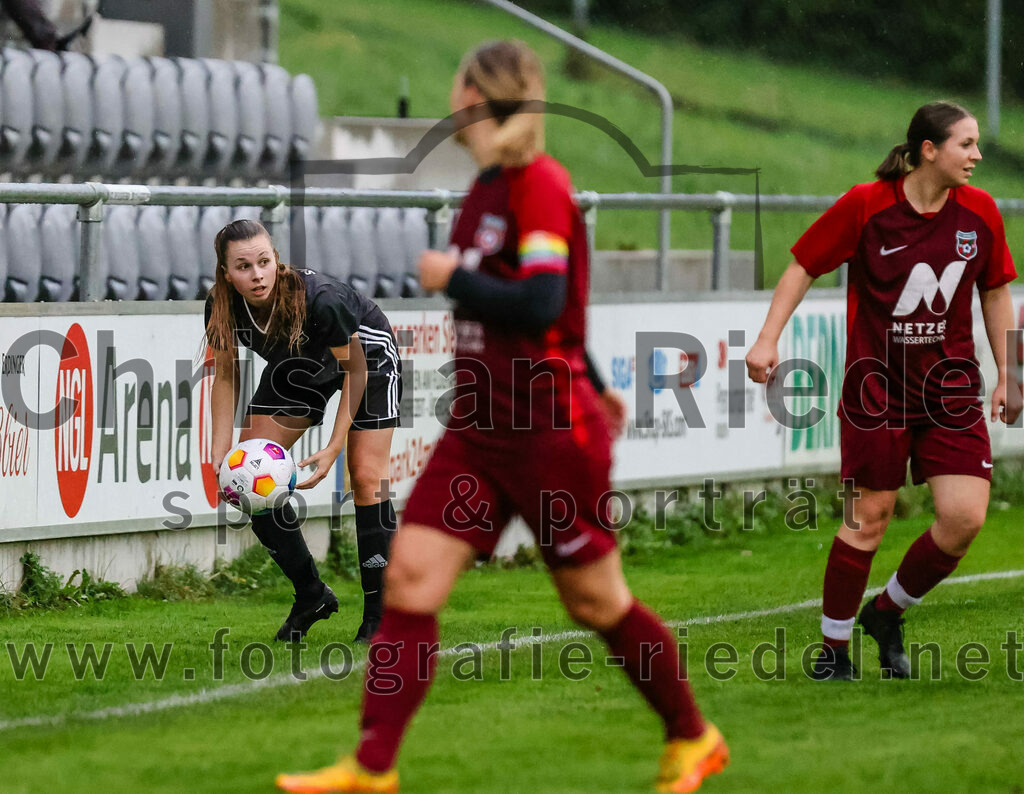 2023-10-14_082_FC_Schwaig_gegen_SV_Schechen | Oberding, Deutschland, 14.10.2023:
Fußball, Bezirksliga 2023 / 2024, 6. Spieltag, FC Schwaig gegen SV Schechen, Endergebnis: 4:3

Elisa Friedrich (SV Schechen, #11)

Foto: Christian Riedel / fotografie-riedel.net