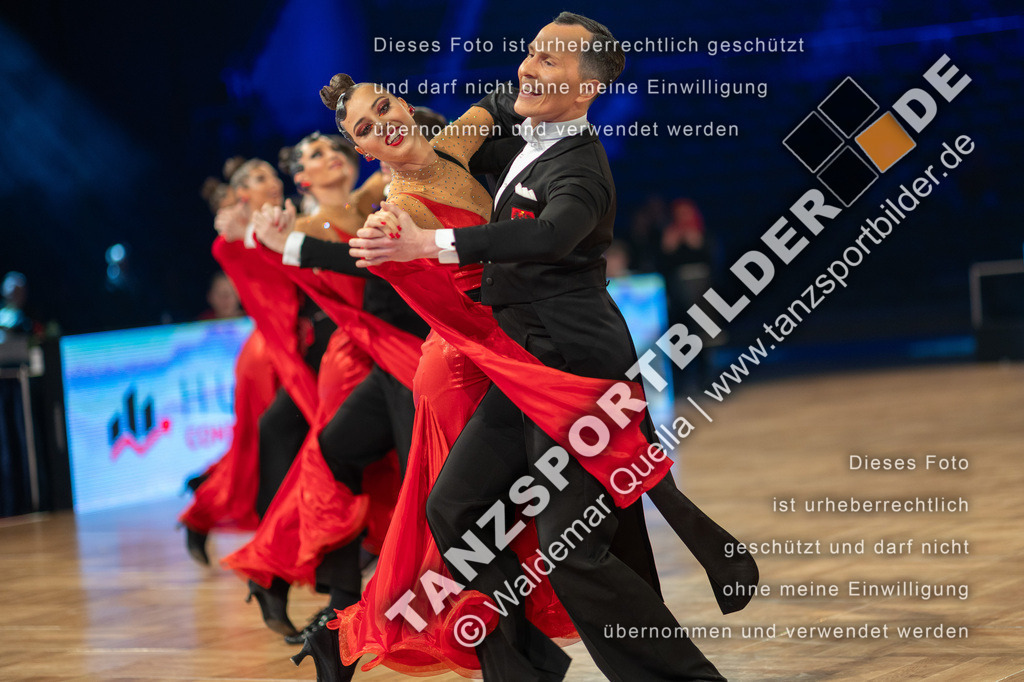 20251206-00291 | Hier finden Sie Tanz Bilder vom Latein und Standard Formationen tanzen. Sportbilder vom Tanzsport. Schöne Fotos und von Weltmeisterschaft, Europameisterschaft, Bundesliga, Regionalliga, Oberliga und Landesliga sowie von GOC Stuttgart, DanceComp, WM Bremen