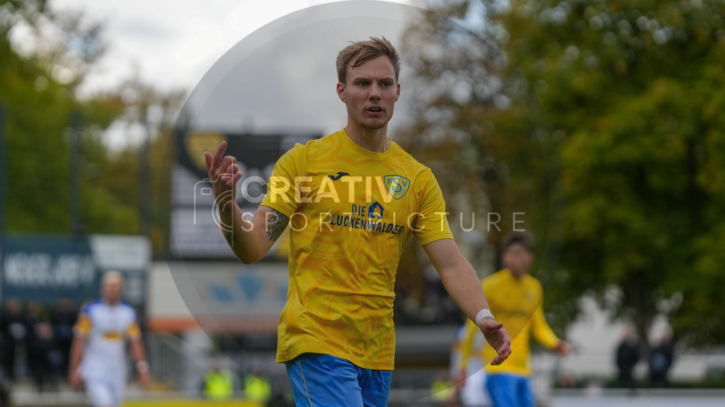 Fußball, Herren, Saison 2025/2026, Regionalliga Nordost, 11. Spieltag, FSV 63 Luckenwalde vs. FC Carl-Zeiss Jena, Samstag 05.10.2025, Werner-Seelenbinder-Stadion Luckenwalde, | Fußball, Herren, Saison 2025/2026, Regionalliga Nordost, 11. Spieltag, FSV 63 Luckenwalde vs. FC Carl-Zeiss Jena, Samstag 05.10.2025, Werner-Seelenbinder-Stadion Luckenwalde, Im Bild: Fabio Schneider (Luckenwalde) - Realisiert mit Pictrs.com