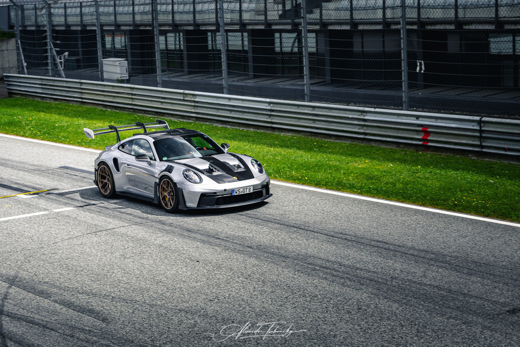 R6AT3400 _Alexander Tschuncky | Entdecken Sie die faszinierende Welt von Alexander Tschuncky Arts: Kreative Fotografie, atemberaubende Automobilkunst und hochwertiger Bilderdruck. Lassen Sie sich inspirieren! - Realisiert mit Pictrs.com