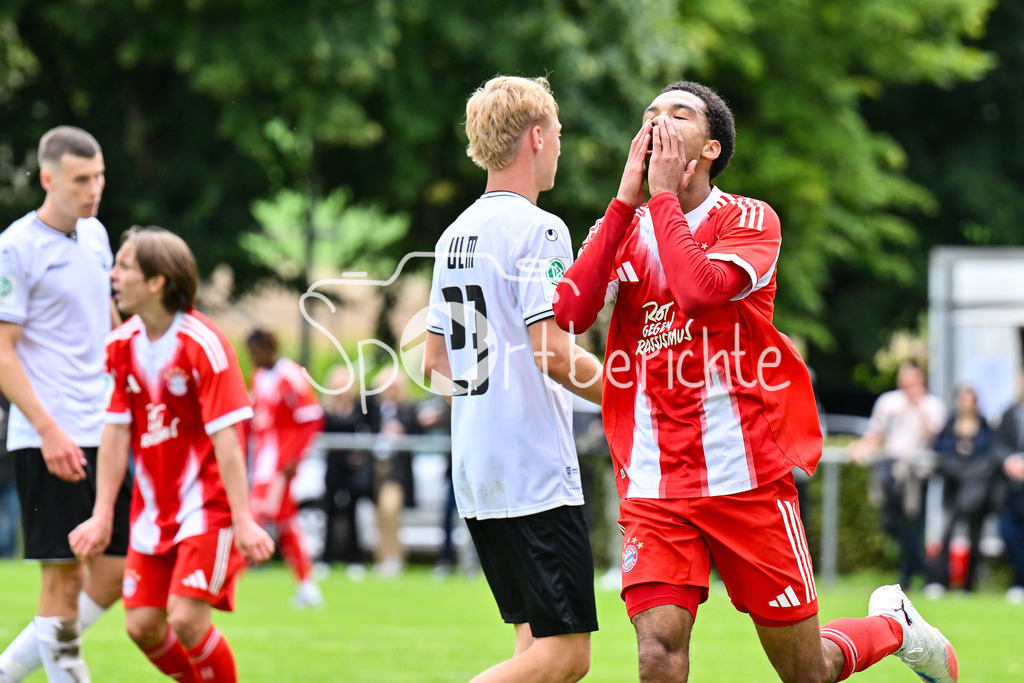 SSV Ulm 1846 Fussball U19 - FC Bayern München U19 | Chivano WIJKS (FCB #2) ärgert sich über eine vergebene Chance / U19 DFB Nachwuchsliga: SSV Ulm 1846 Fussball - FC Bayern München, Hauptspielfeld Langenau am 02.08.2025