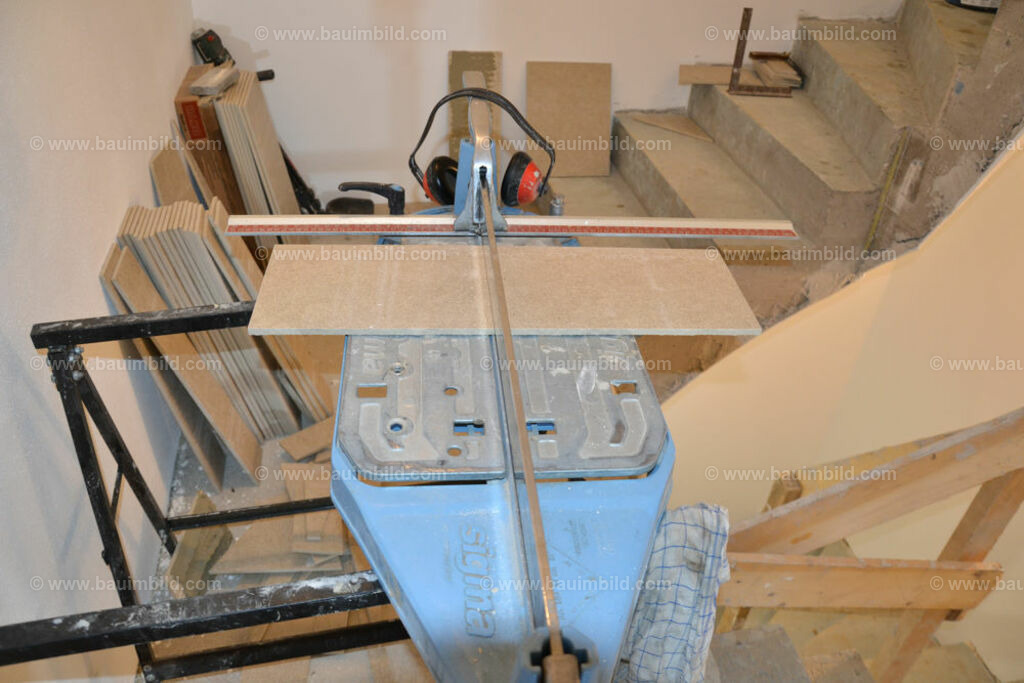 bib-lg21-fliesenlegerarbeiten-0008 | Nach LV-Leistungsgruppen sortierte Detailfotos über den Bau eines Hauses. Alle Hausbau-Bilder direkt vom Urheber und Autor der Website Haus-Selber-Bauen.com