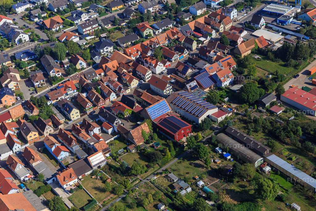 Luftbild: Landwirtschaftliche Hallen am Ettenbaum in Kandel im Bundesland Rheinland-Pfalz in Deutschland. Foto: IMG_094989.jpg vom 24.09.2016 durch Werner Riehm/FLY-FOTO.de