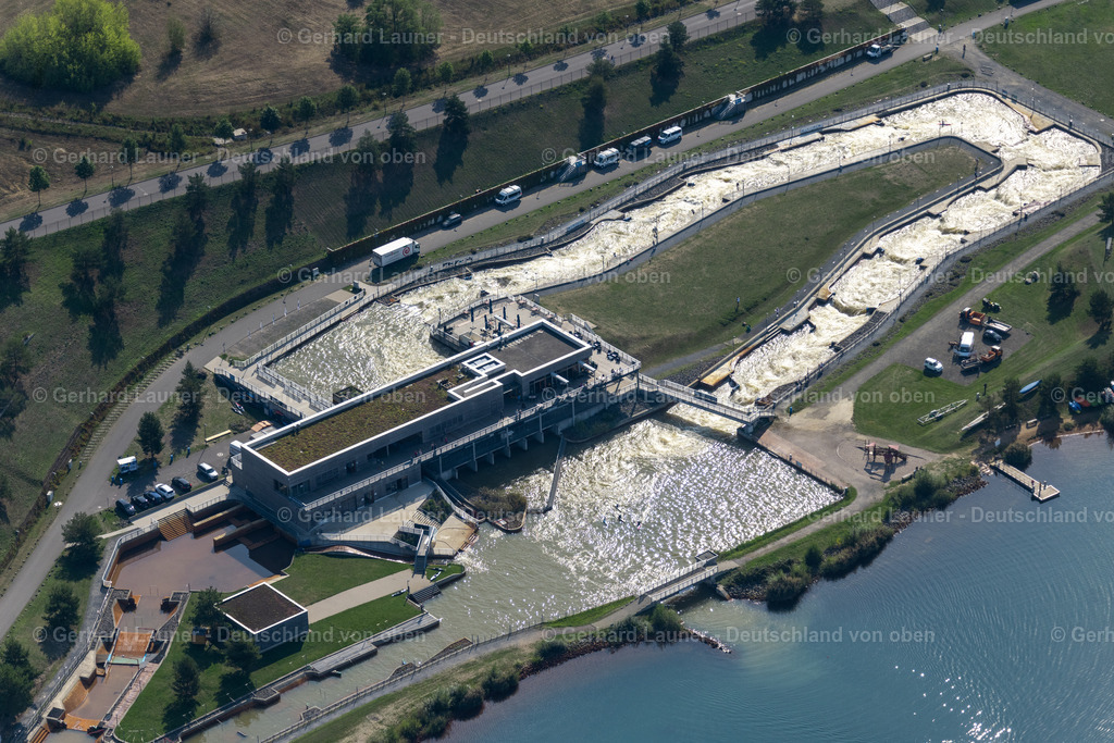 4039006 | MARKKLEEBERG 14.09.2020 Leistungssport- Zentrum und Kanu- und Kajak- Wassersport- Rennstrecke " Kanupark Markkleeberg " nach Entwürfen der RKW Architektur +  Rhode Kellermann Wawrowsky GmbH an der Wildwasserkehre in Markkleeberg im Bundesland Sachsen, Deutschland. Weiterführende Informationen bei: Kanupark Markkleeberg. // Competitive sports center and canoe and kayak water sports race track "Kanupark Markkleeberg" according to designs by RKW Architektur + Rhode Kellermann Wawrowsky GmbH on the Wildwasserkehre in Markkleeberg in the state Saxony, Germany. Further information at: Kanupark Markkleeberg. Foto: Gerhard Launer