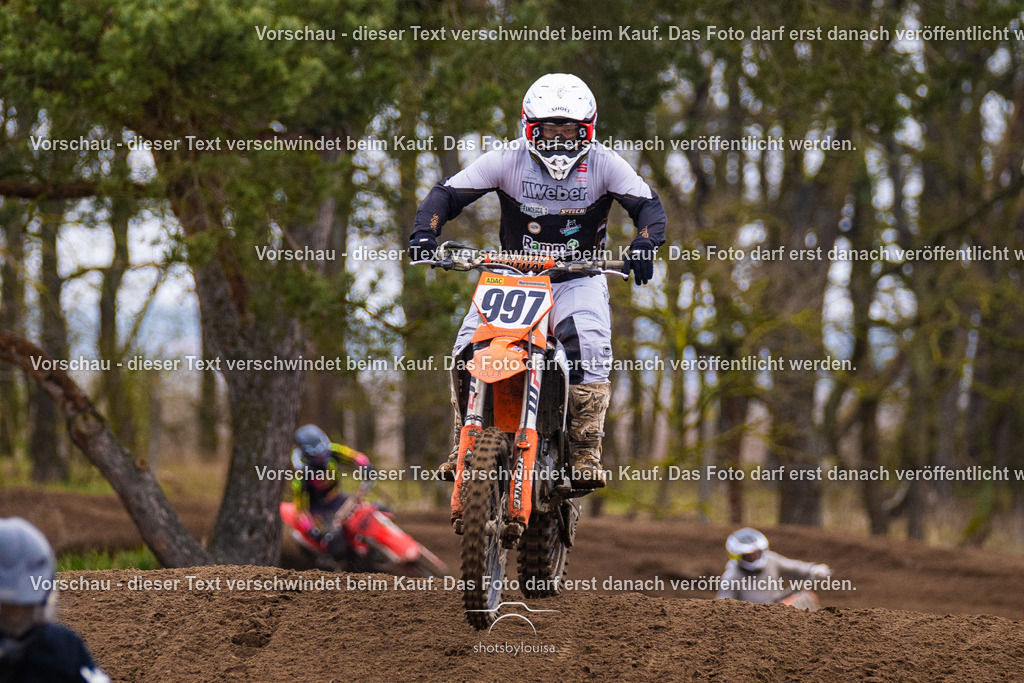 20260412_MCCBensdorf-1682 | Sportfotografin aus Berlin-Brandenburg mit Fokus auf Motocross. Ich halte deine sportliche Leistung und echte Emotionen auf und neben der Strecke professionell fest. Entdecke die Fotos von deinem Rennen und bestelle sie direkt hier im Shop.