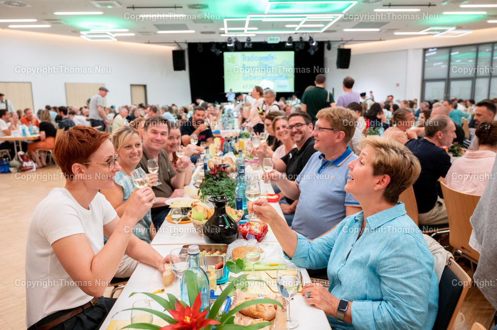 DSC_7020 | bbe, Bensheim, Winzerfest 2024, Gebietsweinprobe im Bürgerhaus moderiert von Jan Faber, Charlotte Freiberger-Rabold und Gebietsweinkönigin Katja Simon, ,, Bild: Thomas Neu