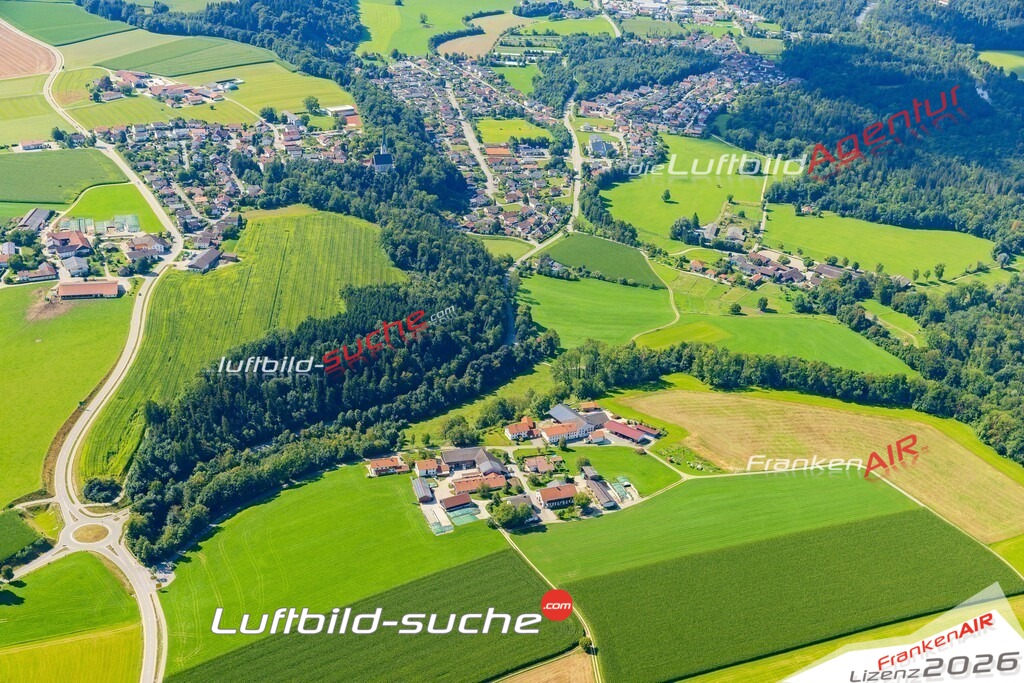 Schöne Luftaufnahme als Geschenk in Bergham Trostberg - Die Luftbildaufnahme wurde 2025 vom UL-Flugzeug heraus erstellt ( keine Drohne ) - Hochauflösende Luftaufnahme -Nicht vergleichbar mit Google Maps oder Satelittenbilder- Die Geschenkidee !Mit Lizenz und Bildrechte bestellbar