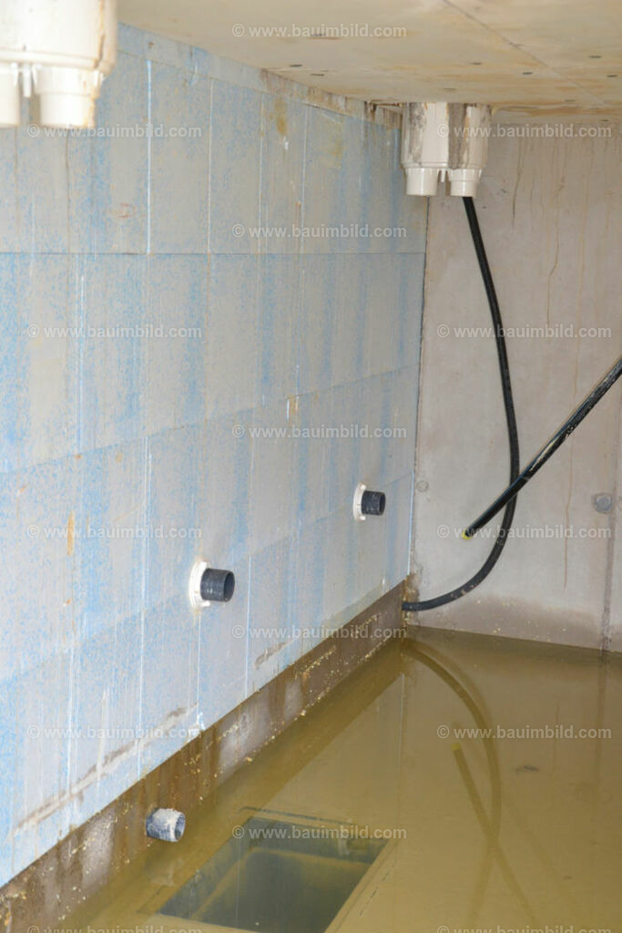 bib-lg25-aussenanlagen-0023 | Nach LV-Leistungsgruppen sortierte Detailfotos über den Bau eines Hauses. Alle Hausbau-Bilder direkt vom Urheber und Autor der Website Haus-Selber-Bauen.com