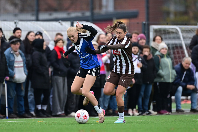 Fußball I Frauen I Saison 2025-2026 I Regionalliga Nord I 10. Spieltag I FC St. Pauli - Hamburger SV U20 I 10948 | Der Sportfotograf. - Realisiert mit Pictrs.com