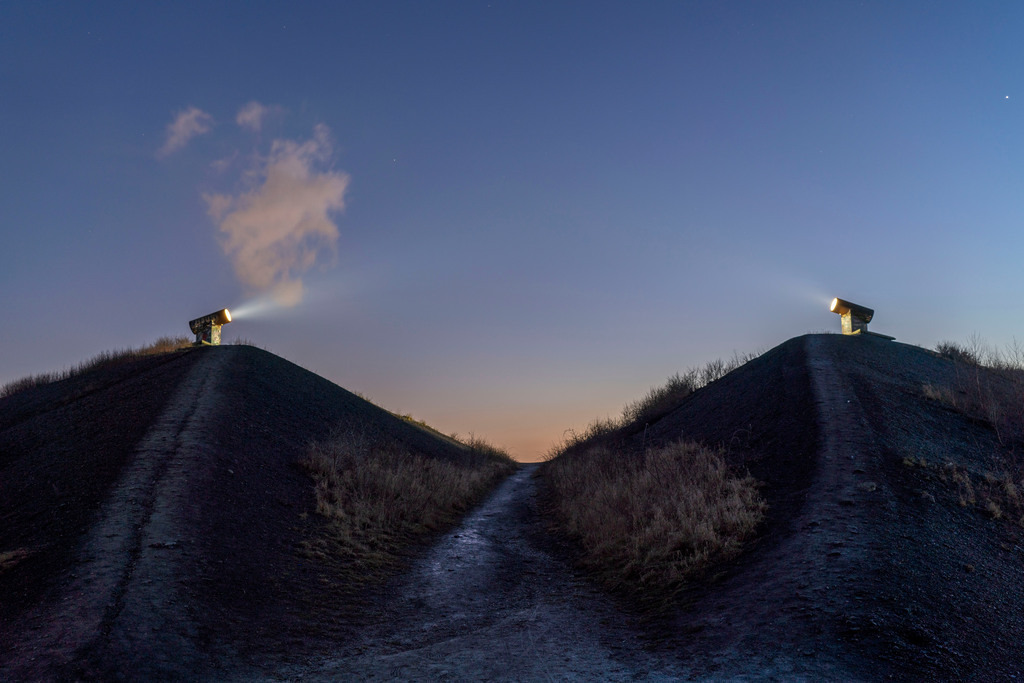 220110 | Halde Rungenberg im Stadtteil Buer, Lichtinstallation Nachtzeichen, Gelsenkirchen, NRW, Deutschland, Europa.  - Realisiert mit Pictrs.com