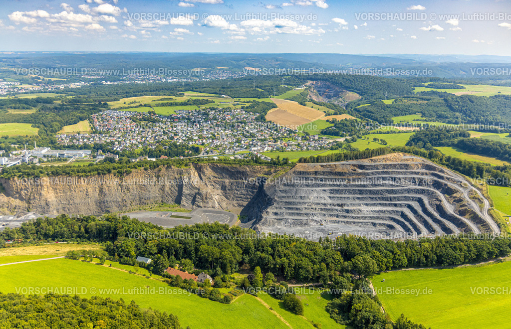 Arnsberg250808591 | Luftbild, Steinbruch Heinrich Ebel GmbH Werk Habbel, Habbeler Bach, Wohngebiet Ortsteil Müschede, Müschede, Arnsberg, Ruhrgebiet, Nordrhein-Westfalen, Deutschland