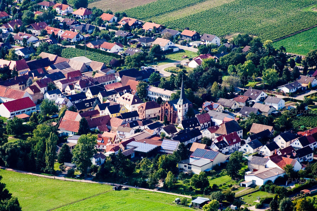 Luftbild: Ortsansicht der Straßen und Häuser der Wohngebiete in Altdorf im Bundesland Rheinland-Pfalz in Deutschland. Foto: IMG_12619.jpg vom 17.08.2008 durch Werner Riehm/FLY-FOTO.de