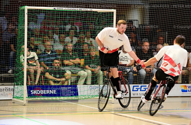20230902_PH63551-radball-weltcup-HEN-FOTO | 02.09.2023 UCI Radball Weltcup Cycle-Ball World Cup 2023 Halbfinale RV Dornbirn 1 (Österreichische Nationalmannschaft) - RV Obernfeld (amtierender Weltmeister / deutsche Nationalmannschaft) (4:2) v. li. Patrick Schnetzer (Dornbirn / mehrfacher Weltmeister) Stefan Feurstein (Dornbirn) (Foto: Peter Henrich) - Realisiert mit Pictrs.com