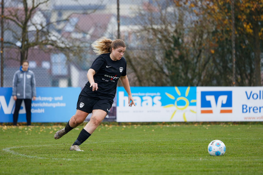 HOHFCH_251109_7039 | 1.FC Heidenheim 1846 II vs. GAST, Fußball, Frauen, Bezirksliga, 2025/2026, X. Spieltag, 03.10.2025 in Heidenheim, Kunstrasen b. Voith-Arena West(Foto: Michael Bulling) - Realisiert mit Pictrs.com