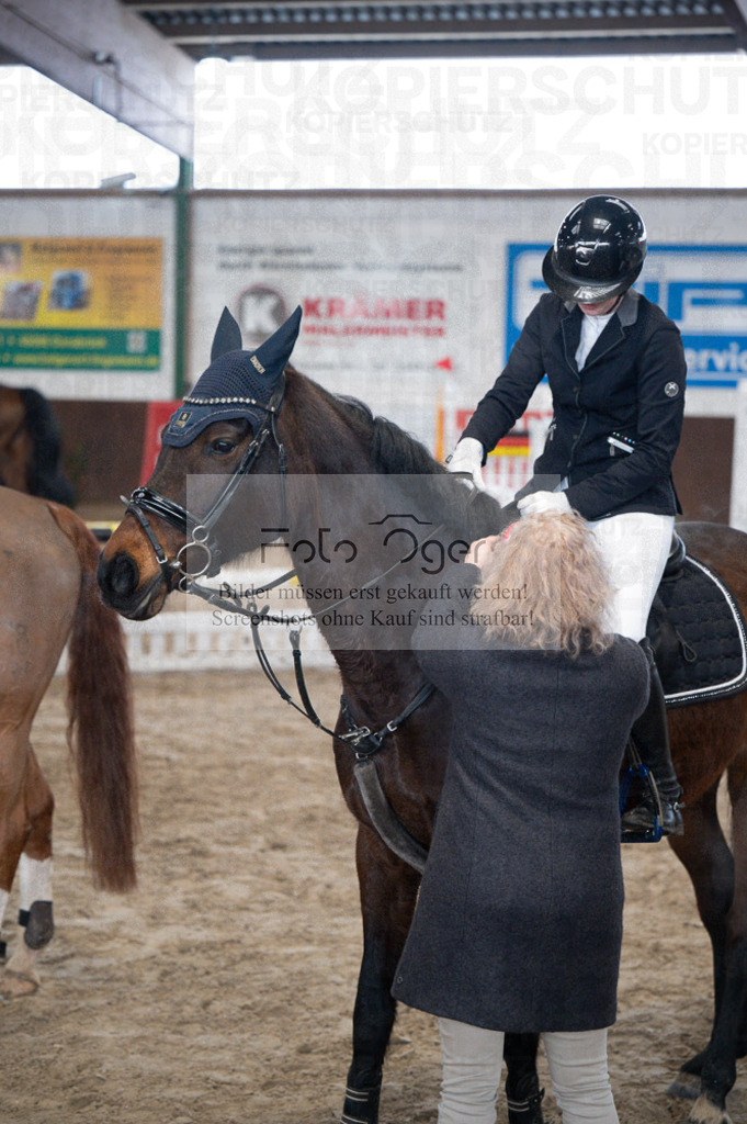 Hallenreittunier Voxtrup 2023 | Entdecke hochwertige Reitturnierfotos von Foto Oger. Professionell, emotional und authentisch – jetzt Lieblingsmomente im Shop bestellen.Deutschlandweite Turnierfotografie. - Realisiert mit Pictrs.com