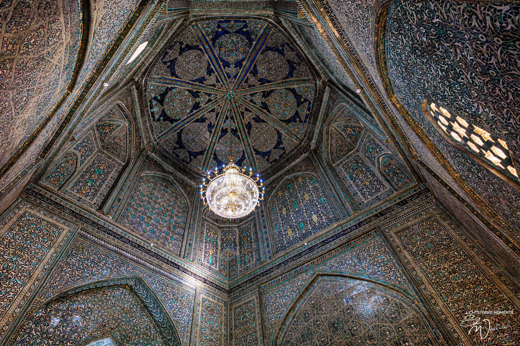 Pahlavan-Mahmud Mausoleum, Khiwa | Herzlich willkommen auf meiner Seite! Ich bin Elke Wallnisch, Deine Fotografin für lichtstarke Momente. Der Name steht für alles, was mich mit der Fotografie verbindet: Das Licht und seine machtvolle Wirkung auf eine Situation oder unsere Stimmung - Realisiert mit Pictrs.com