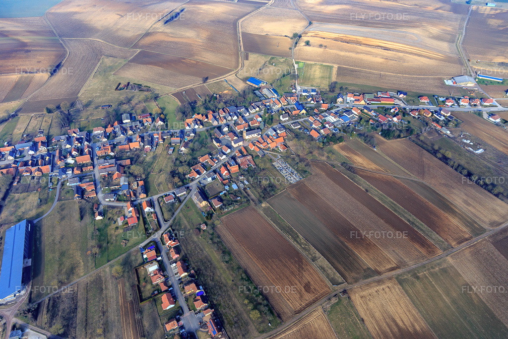 Luftbild: Ortsansicht von Südosten in Siegen im Bundesland Bas-Rhin in Frankreich. – Foto: IMG_096914.jpg vom 19.02.2017 durch Werner Riehm/FLY-FOTO.de – Auflösung des Originals: 5472 x 3648 px