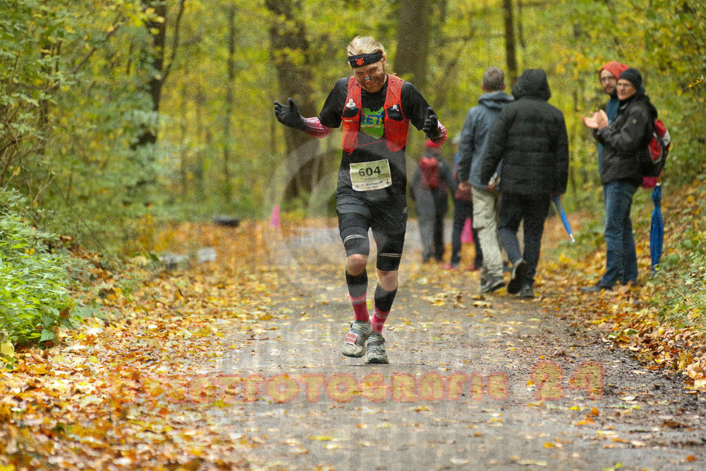 251026_1159_EX1_9812 | Sportfotografie im Rhein-Sieg Kreis, Köln, Bonn, NRW, Rheinland Pfalz, Hessen, etc. Unser Tätigkeitsfeld umfasst den Laufsport vom Volkslauf über den Marathon, Duathlon, Triathon bis zum Ultralauf wie Kölnpfad Ultra oder Schindertrail.