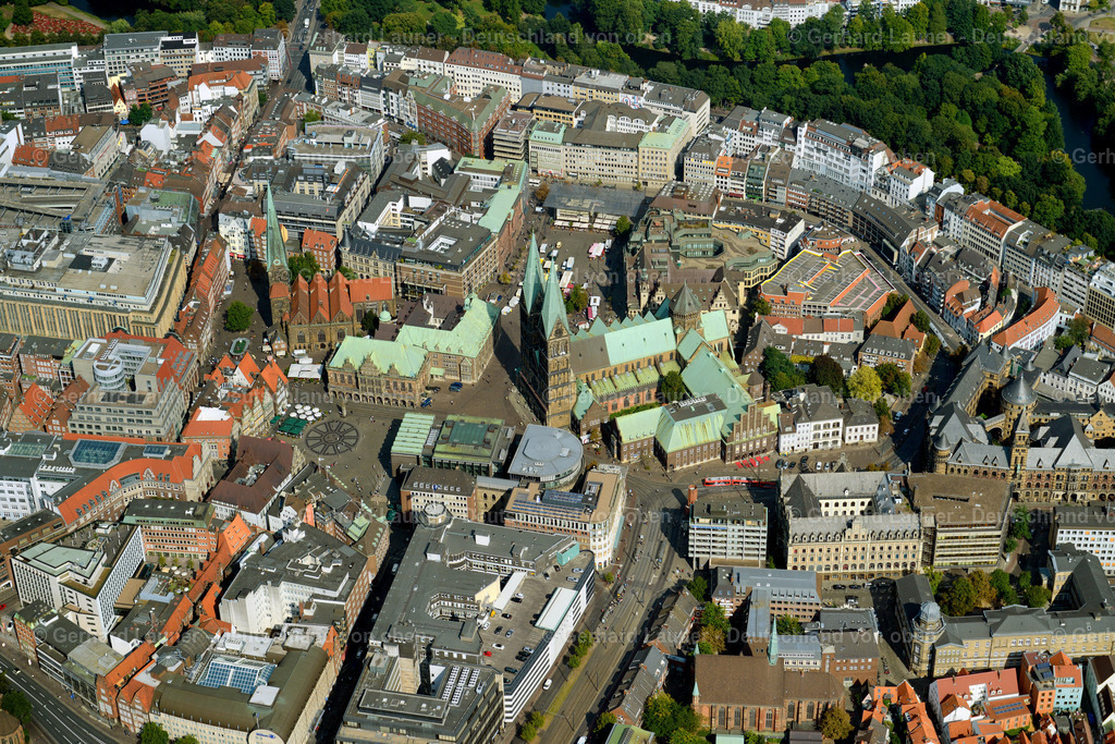 3293617 | BREMEN  Altstadtbereich- Insel und Innenstadtzentrum am Ufer des Flußverlaufes der Weser im Ortsteil Mitte in Bremen, Deutschland. Weiterführende Informationen bei: Stadt Bremen,  WFB Wirtschaftsförderung Bremen GmbH,  swb AG. // Old Town area and city center in the district Mitte in Bremen, Germany. Further information at: Stadt Bremen,  WFB Wirtschaftsfoerderung Bremen GmbH,  swb AG. Foto: Gerhard Launer