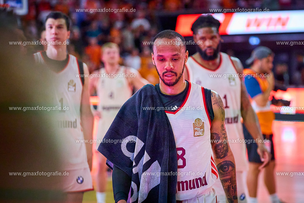 GER, ratiopharm ulm gegen FC Bayern, Basketball, 2. PlayOff, Finale, EasyCredit Bundesliga, Spielzeit 2024/2025, 18.06.2025 | Shabazz Napier (FC Bayern, #08) enttaeuscht nach SpielendeGER, ratiopharm ulm gegen FC Bayern, Basketball, 2. PlayOff, Finale, EasyCredit Bundesliga, Spielzeit 2024/2025, 18.06.2025Foto: Eibner-Pressefoto/Gerald Oelze-de Stoppany
