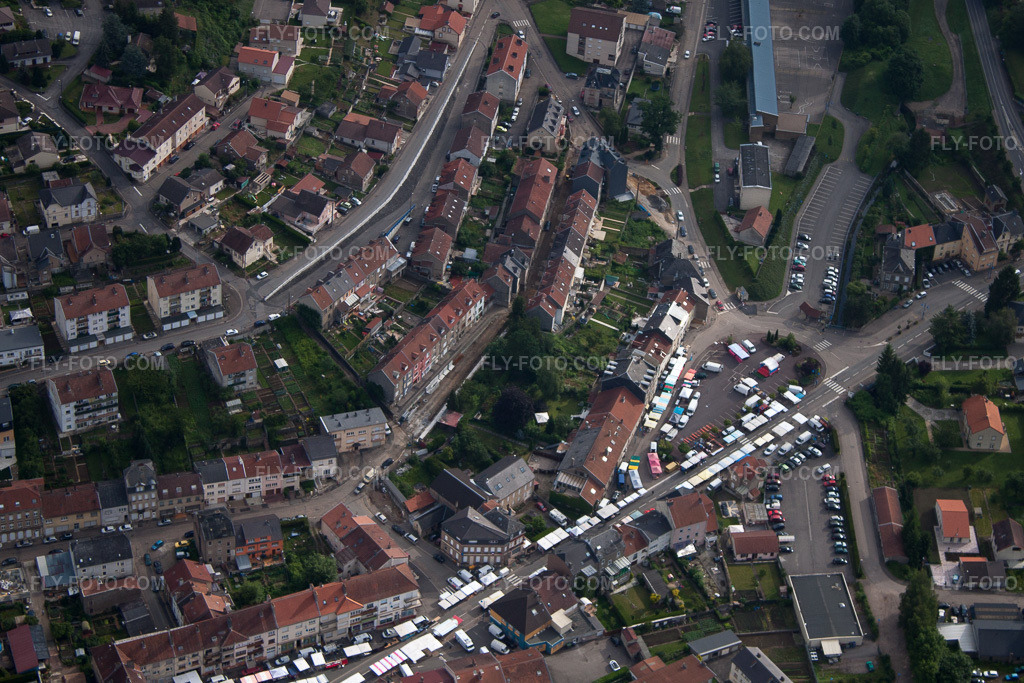 Aerial view: View of the streets and houses in the residential areas in Ottange in the state Moselle, France.Photo: IMG_50559.jpg taken on 06/23/2012 by Werner Riehm/FLY-FOTO.comResolution of the original: 4361 x 2907 px