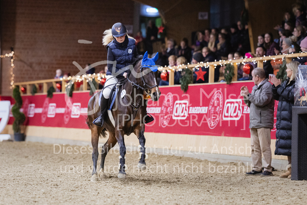 231118_PonyTrophy-327 | Deine schönsten Turniermomente als professionelle Fotos! Entdecke hochwertige Pferdesport-Fotografie im Online-Shop. Jetzt Fotos finden & bestellen!