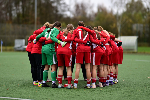 Fußball I Juniorinnen I Saison 2025-2026 I Regionalliga Nord I 7. Spieltag I Hamburger SV U17 - SpVg Aurich U17 I 03740 | Symbol, Symbolfoto, Symbolbild, Sinnbild, Bildsymbol, Darstellung, Signum, Beispielbild, Musterbild, Referenzbild, Beispielfoto, Stockfoto, Archivaufnahme, Demonstrationsfoto, Vergleichsbild: SpVg Aurich U17 - Realisiert mit Pictrs.com