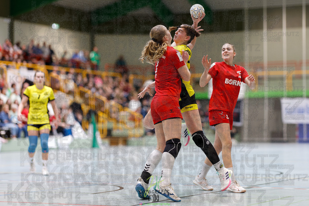 Hessenmeisterschaft wJC - Finale; HSG Kleenheim - HSG Weiterstadt/ Braunsh.Worf. | Hessenmeisterschaft wJC - Finale; HSG Kleenheim - HSG Weiterstadt/ Braunsh.Worf. am 22.03.2025 in Biedenkopf (Sporthalle Lahntalschule)Photo © 2025 - Jörg Heinrich - Realisiert mit Pictrs.com